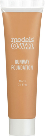 Models Own Runway Matte Foundation Chestnut - 30 ml