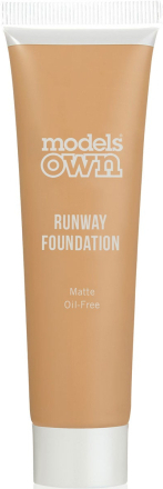 Models Own Runway Matte Foundation Honey Light - 30 ml