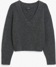 Knitted v-neck sweater - Grey