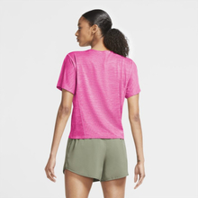 Nike Icon Clash City Sleek Women's Running Top - Pink