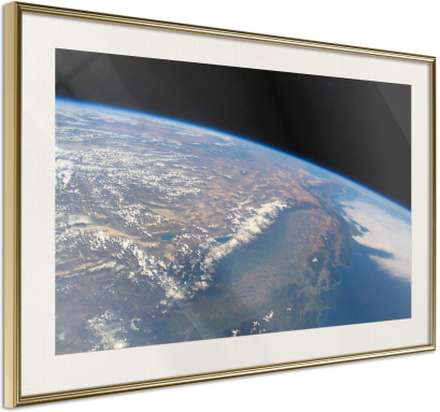 Inramad Poster / Tavla - Curve of the Earth - 30x20 Guldram med passepartout