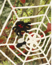 Black Widow by DROPS Design - Halloween Pynt Virkkit - Black Widow by DROPS Design