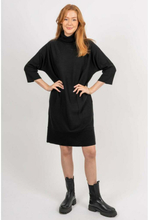 Merino bred turtleneck -kjole - svart