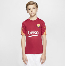 FC Barcelona Strike Older Kids' Short-Sleeve Football Top - Red