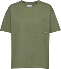 Dusk T-Shirt T-shirts & Tops Short-sleeved Grønn Makia*Betinget Tilbud