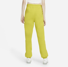 Nike Sportswear Essential Women's Fleece Trousers - Green
