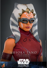 Hot Toys 1:6 Scale Star Wars Ahsoka Tano (Padawan) Collectible Figure