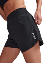 2XU 2XU Women's Aero Hi-Rise 4" Shorts Black/Silver Reflective Träningsshorts S