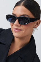 Gina Tricot - Sporty cateye sunglasses - solglasögon - Black - ONESIZE - Female