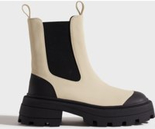 Nelly - Chelsea boots - Svart/Beige - On trend Chelsea Boot - Boots & Støvler