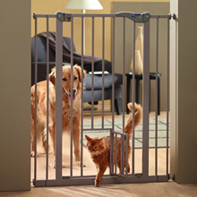 Savic Absperrgitter Dog Barrier mit Katzentür - Höhe 107 cm, Breite 75 bis 84 cm