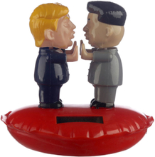 Love Not War - Trump og Jong-un Solcellsfigur 10,5 cm
