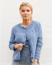 Blue Peacock Cardigan by DROPS Design - Cardigan Stickmnster str. S - - Small