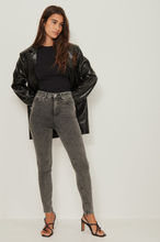 NA-KD Skinny jeans med stretch och hög midja - Grey