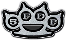 Five Finger Death Punch: Pin Badge/Knuckles (Retail Pack)