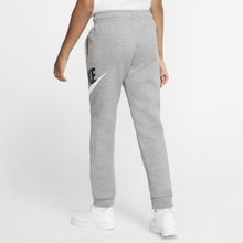 Nike Sportswear Club Fleece Older Kids' (Boys') Trousers - Grey