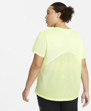 Nike Plus Size - Miler Women's Short-Sleeve Running Top - Yellow