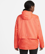 Nike Plus Size - Essential Women's Running Jacket - Orange