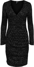 Svarte stykker pcldelphia palrating kjole i covermodell - svart kjole