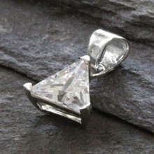 Äkta Sterling silverg triangel halsband prydd med CZ
